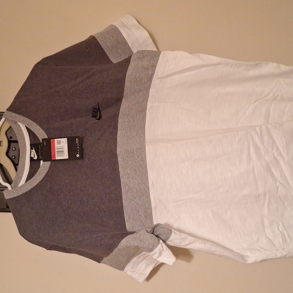 Nike Large standard fit t-shirt grey & white